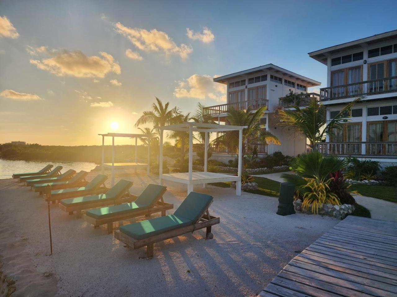 Aruna Resort & Villas San Pedro  Exteriör bild