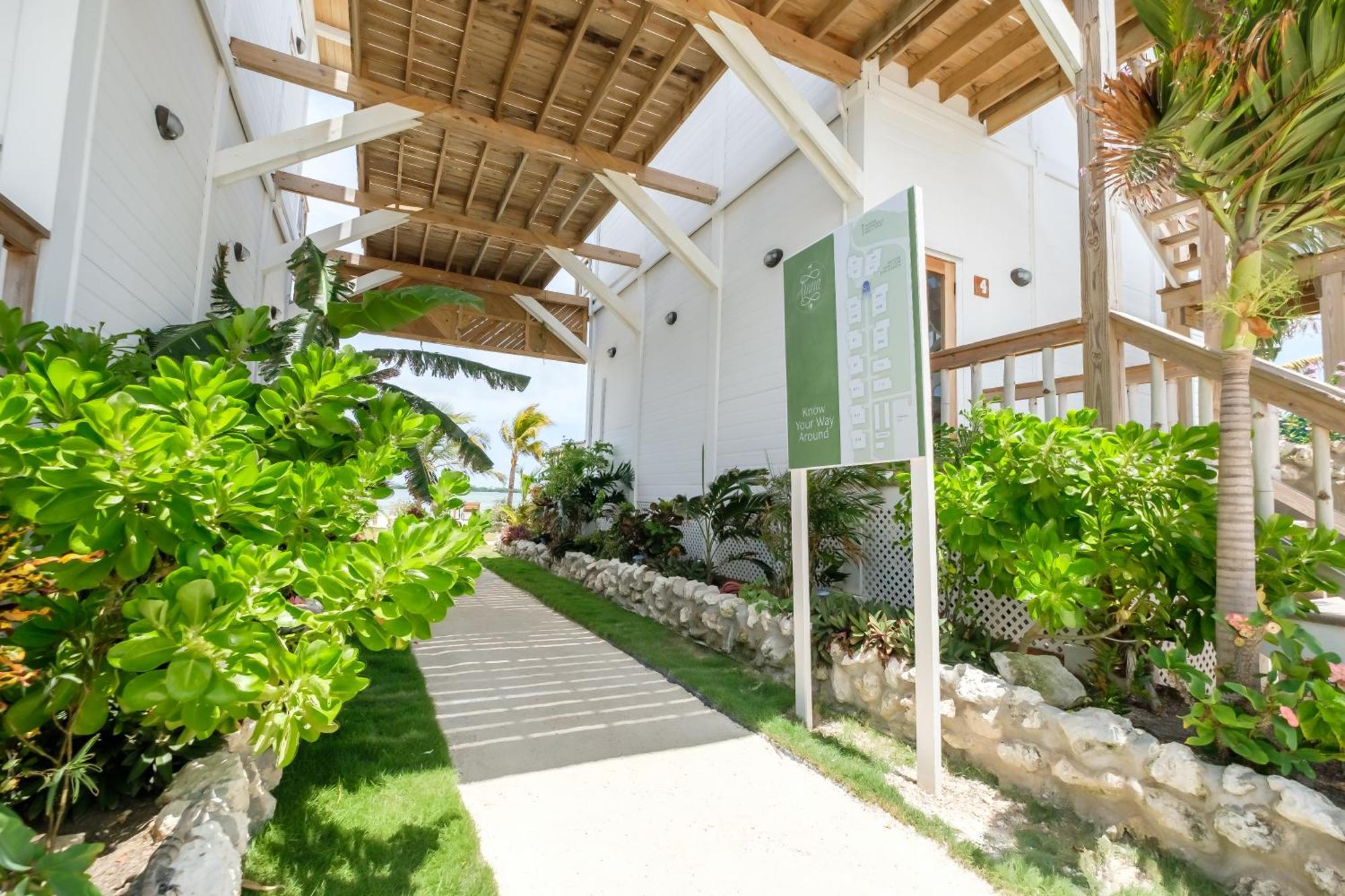 Aruna Resort & Villas San Pedro  Exteriör bild
