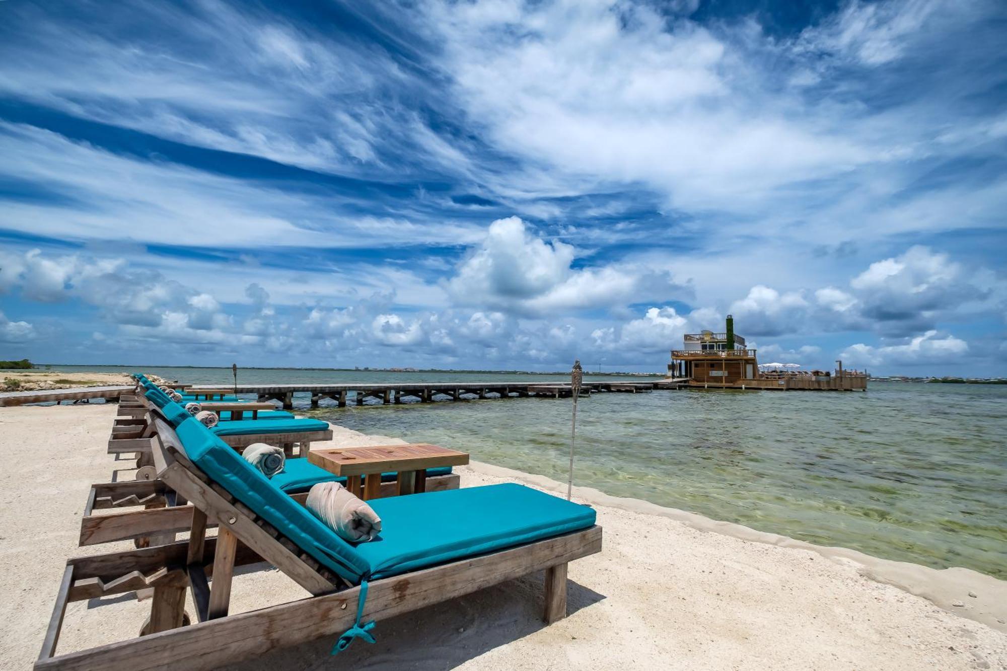 Aruna Resort & Villas San Pedro  Exteriör bild